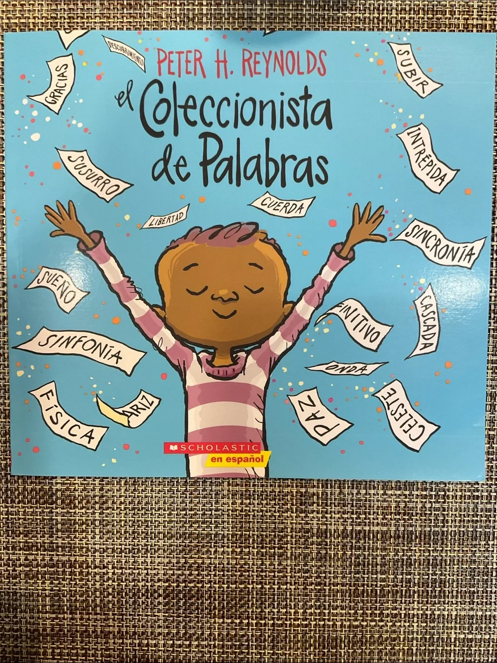 2 books- Un día una señora se tragó unos libros! - Coleccionista de palabras NWT